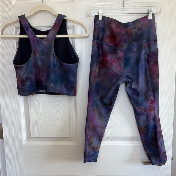 MOVING SALE! Athleta SET Conscious Crop Top and Salutation Capri in Supernova - Picture 5 of 9